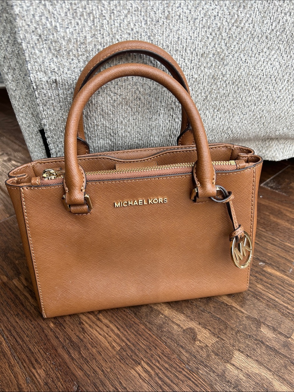 Michael Kors Tan Saffiano Leather Satchel with Gold Accent no shoulder strap - Picture 2 of 4